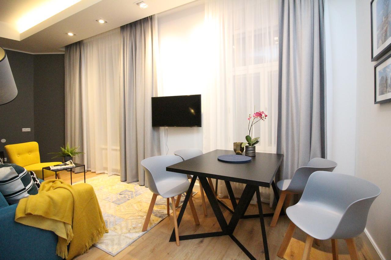 Tallinn City Apartments Old Town Suites Bagian luar foto