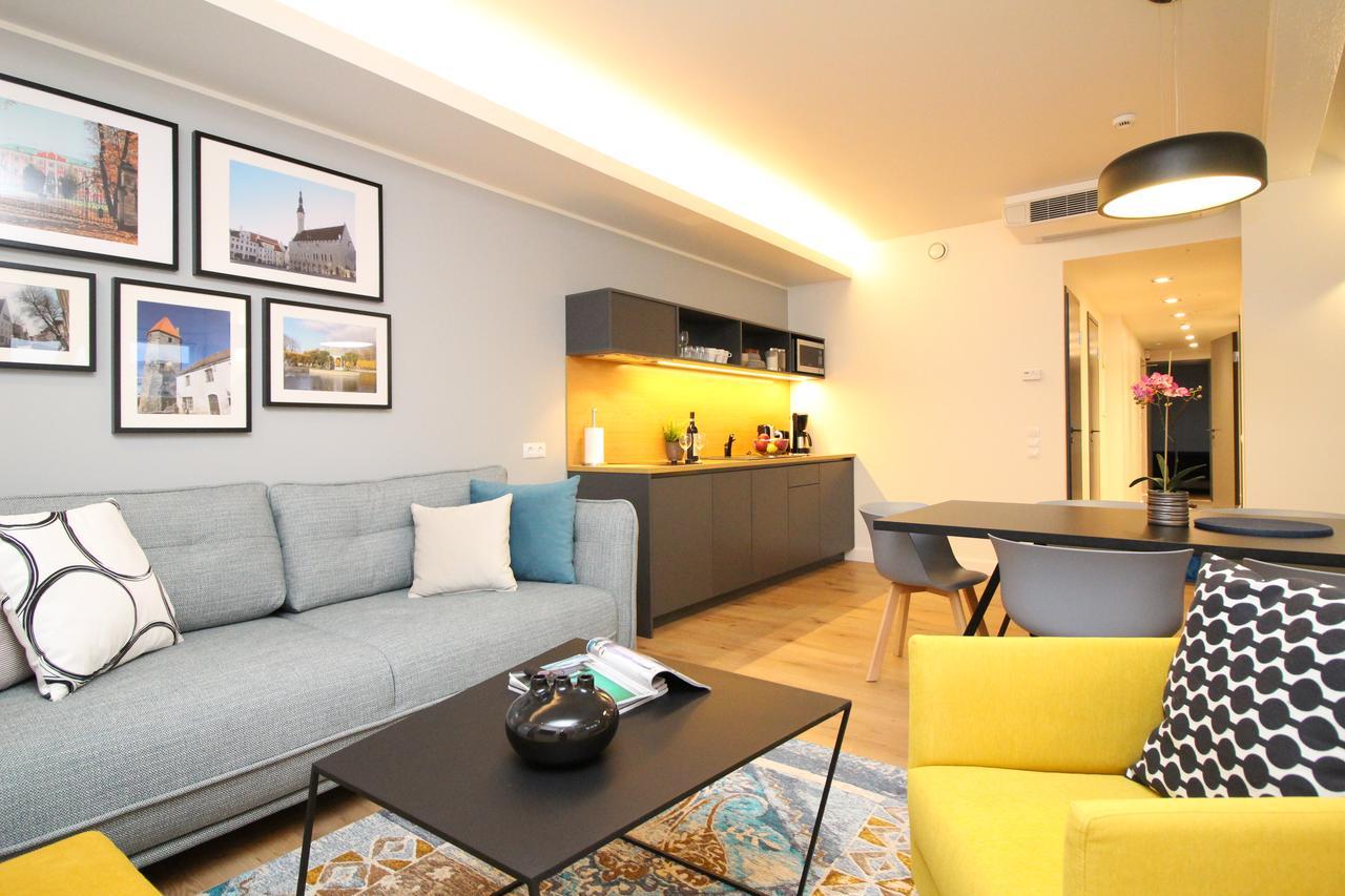 Tallinn City Apartments Old Town Suites Bagian luar foto